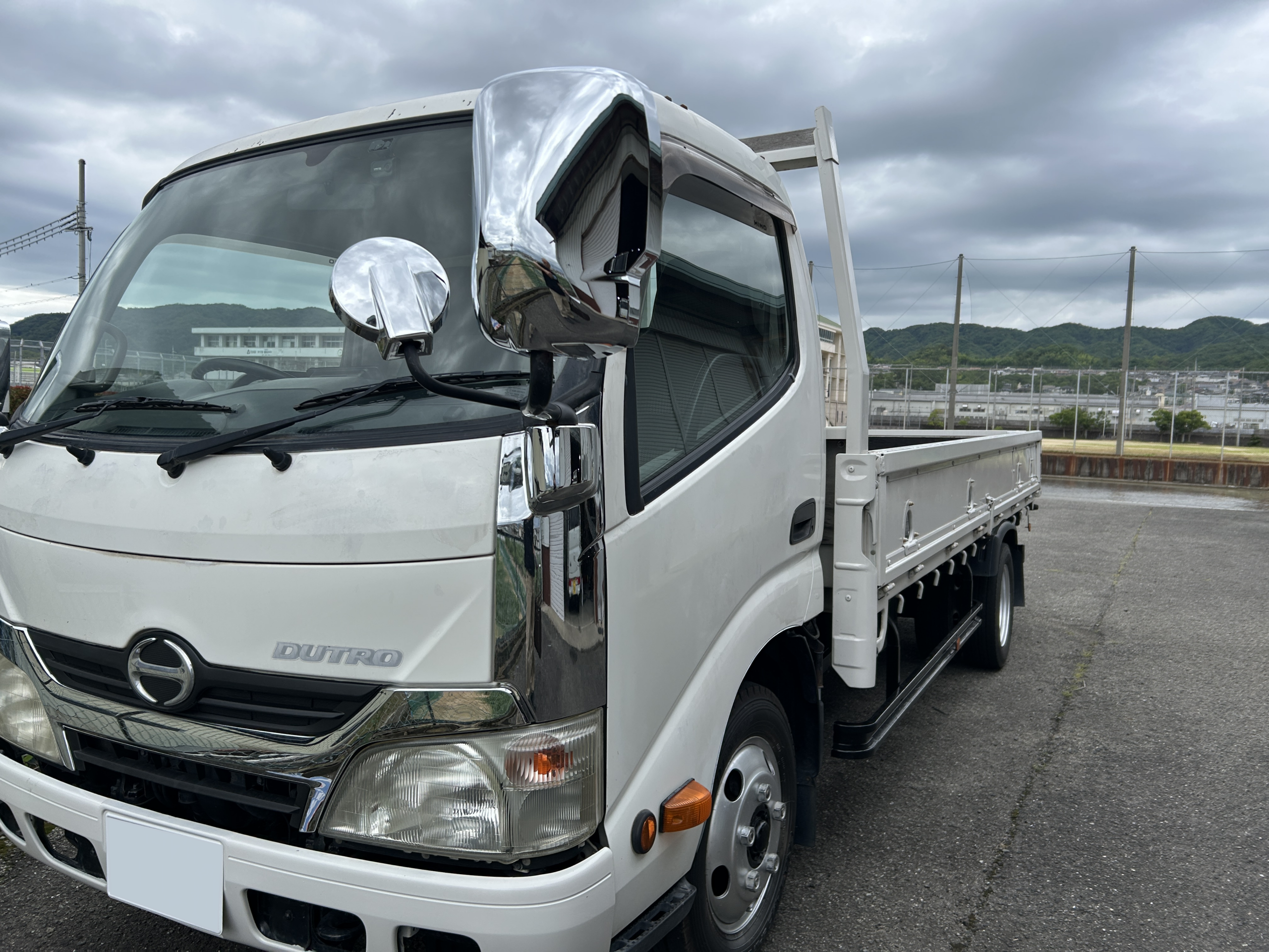 【ご納車実績】日野デュトロ｜高校の先輩の会社へ増車でご納車させていただきました