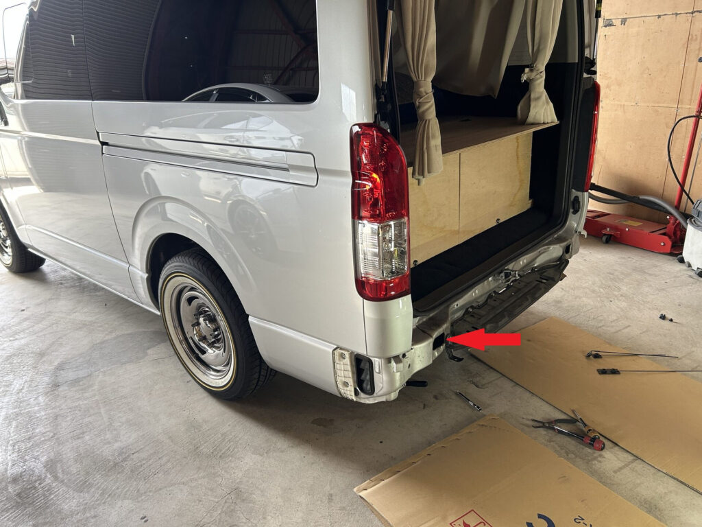 200系ハイエースバンにヒッチメンバーを取り付け hiace hitch 1