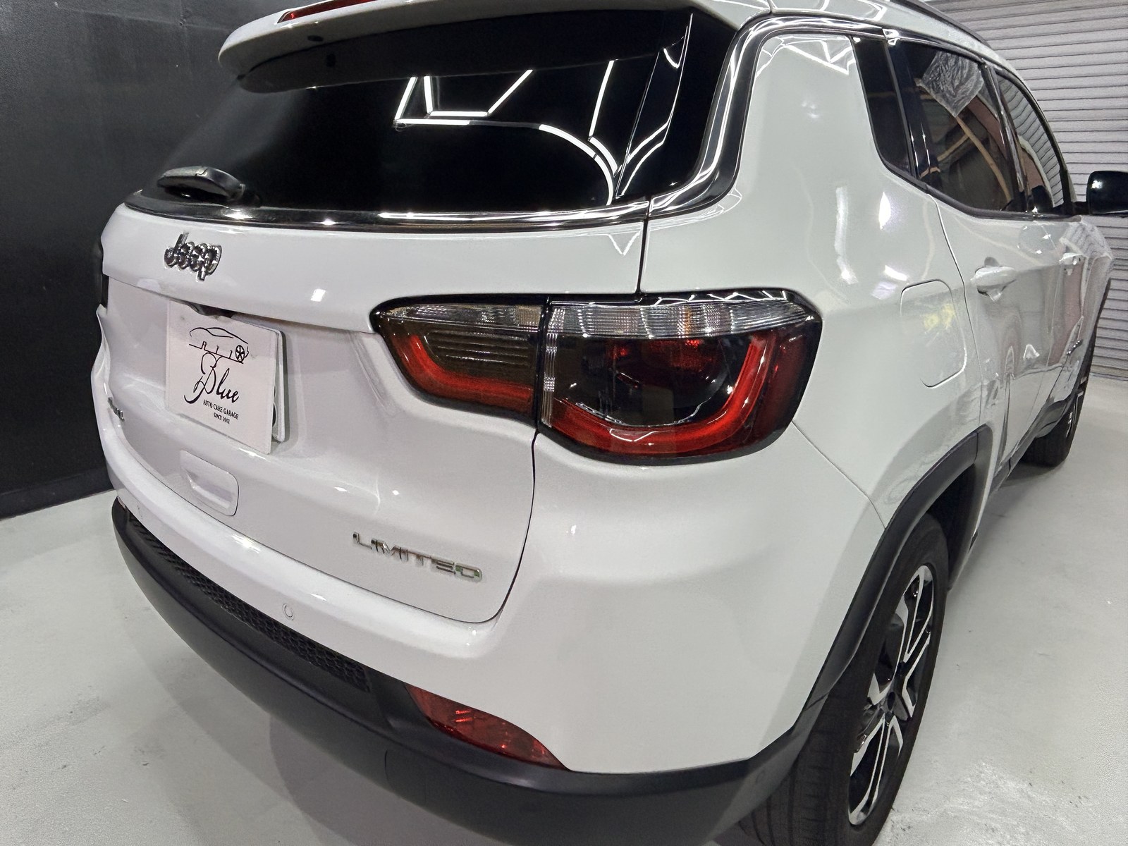 Jeep コンパス リミテッド リアビュー